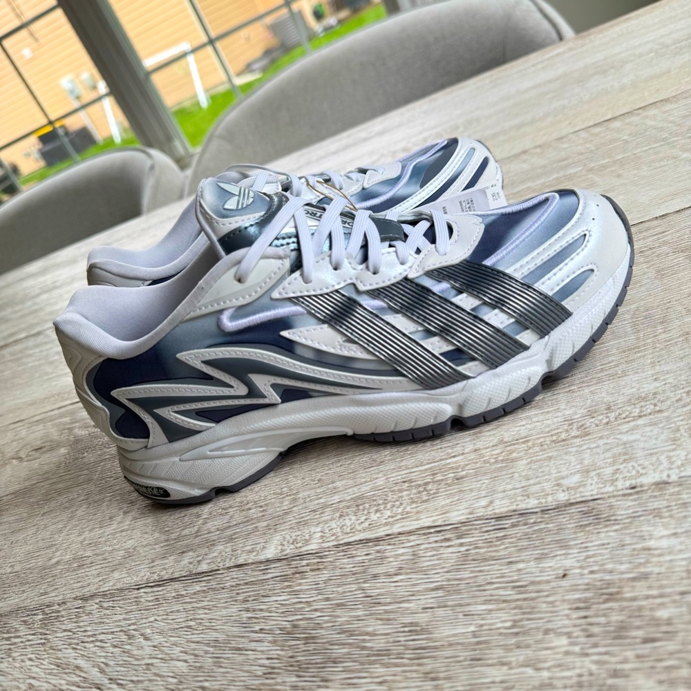 adidas Orketro 2.0
Cloud White Grey